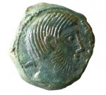 <strong>Monnaie gauloise, figurant un profil barbu, caractéristique du peuple Carnute (Ier s. avant J.-C.).</strong>
