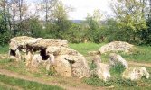 Une sépulture collective mégalithique pour enterrer les morts à la fin du Néolithique, - 3200 à -2200 av. J.-C. (Epône, La Justice).